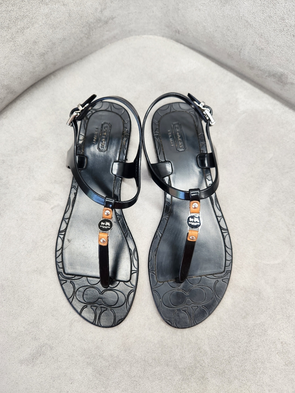 Coach T-strap Sandals 9 Black Jelly Piccadilly A6370 Thong Dainty Logo Charm - Picture 5 of 16